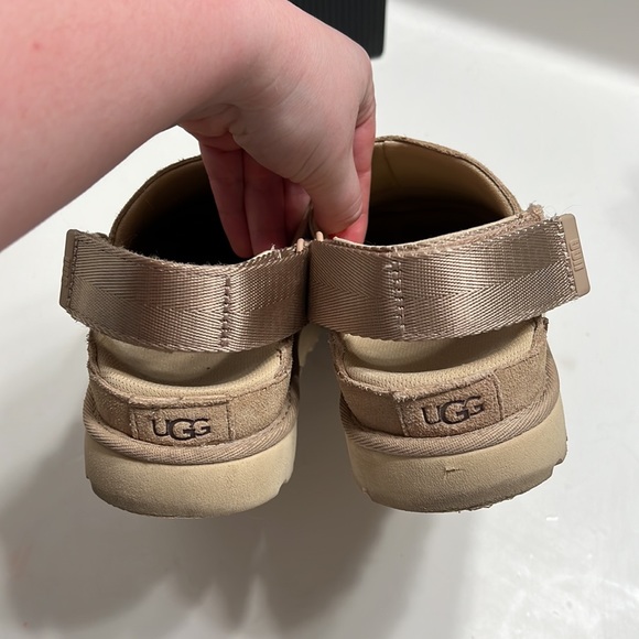SOLD OUT EVERYWHERE Ugg Goldenstar Clogs in Driftwood Size 5 - Picture 6 of 7